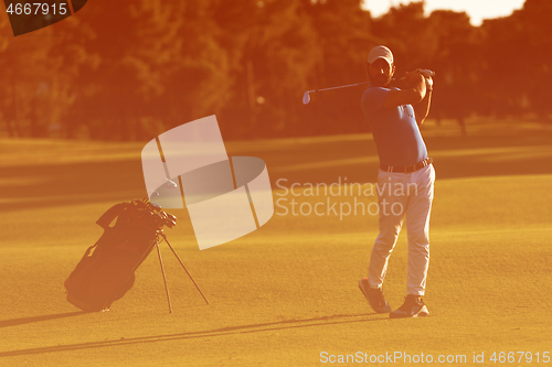 Image of golf player hitting long shot