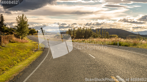 Image of road to horizon New Zealand south island