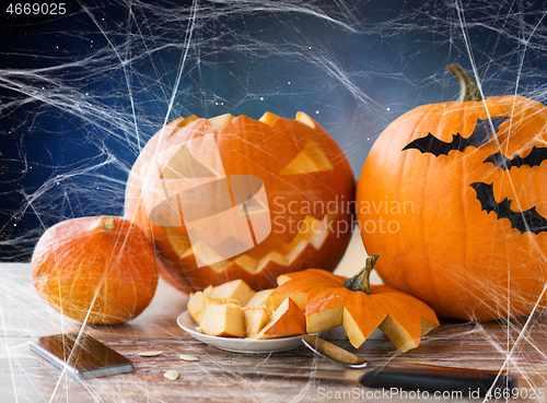 Image of halloween jack-o-lantern, pumpkins and smartphone