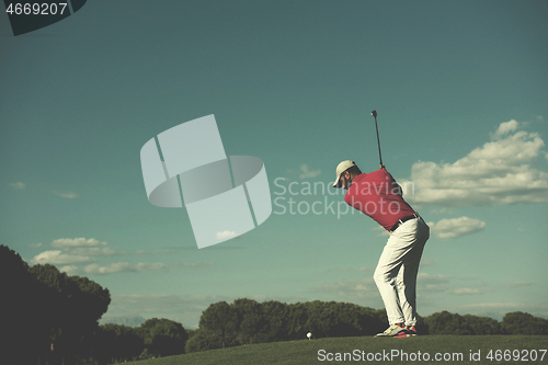 Image of golf player hitting long shot