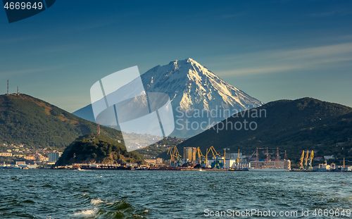 Image of Petropavlovsk-Kamchatsky ocean and volcano