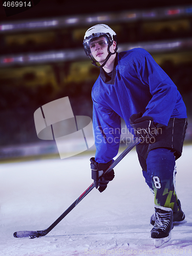 Image of ice hockey player in action