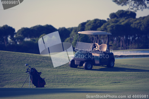 Image of golf bag on course