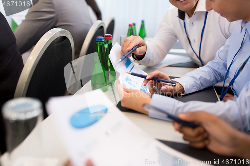 Image of business people at international conference