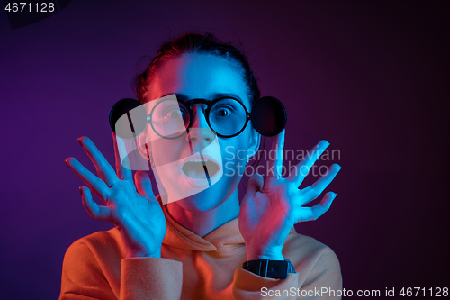 Image of Surprised woman in glasses looking at camera