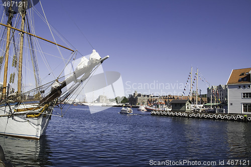 Image of Bergen harbour in sunlight