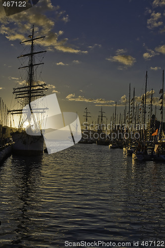 Image of Bergen harbour in sunlight