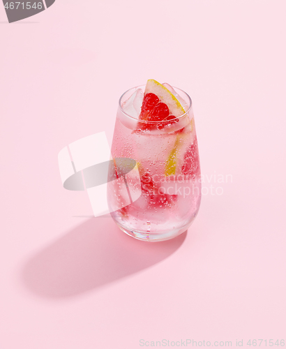 Image of glass of grapefruit soft drink