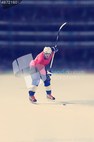 Image of ice hockey player in action