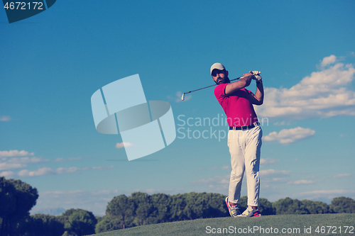 Image of golf player hitting long shot