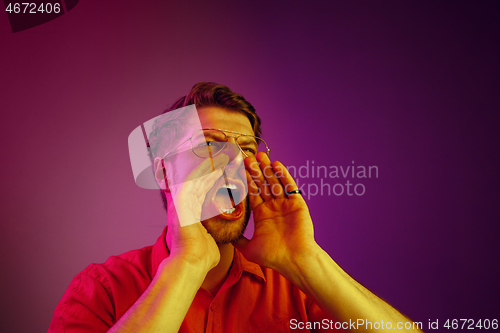 Image of Isolated on pink young casual man shouting at studio