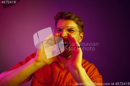 Image of Isolated on pink young casual man shouting at studio