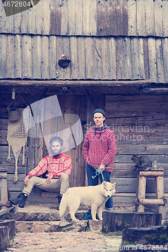 Image of frineds together in front of old wooden house