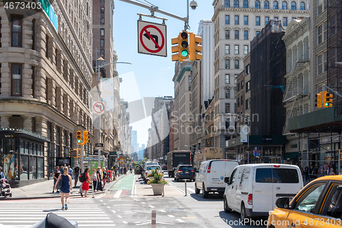 Image of Fifth Avenue traffic