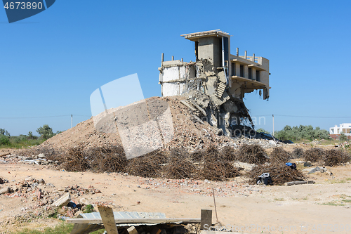 Image of Dismantling of an illegally constructed hotel building