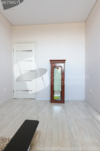 Image of The interior of an empty room as a result of preparations for the move