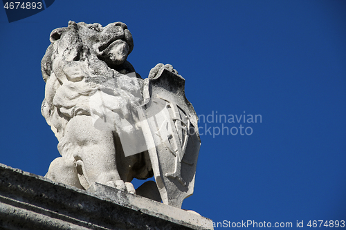 Image of Stone lion with shield