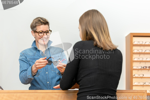 Image of friendly service at the optometry