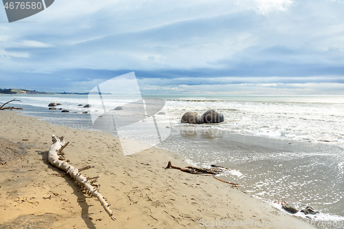 Image of boulders at the beach of Moeraki New Zealand