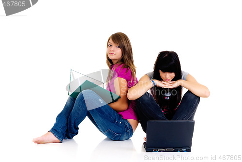 Image of Teenager girls studying 