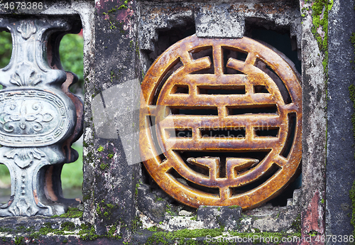 Image of Chinese longevity symbol made of ceramic