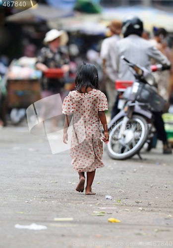 Image of cambodian kid goes shopping