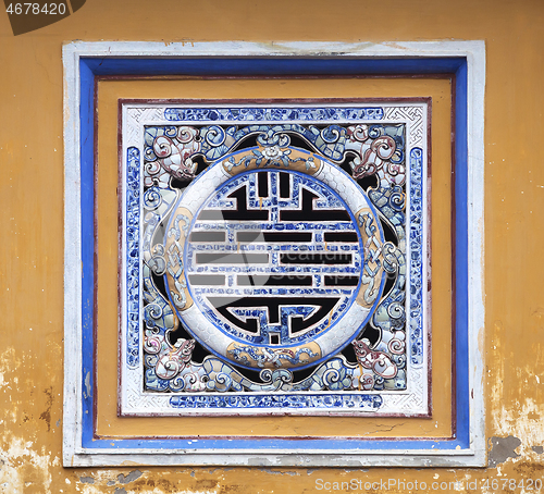 Image of Chinese symbol of wealth made of ceramic