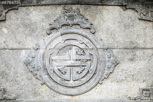 Image of Chinese longevity symbol made of ceramic