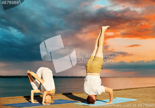 Image of couple making yoga outdoors