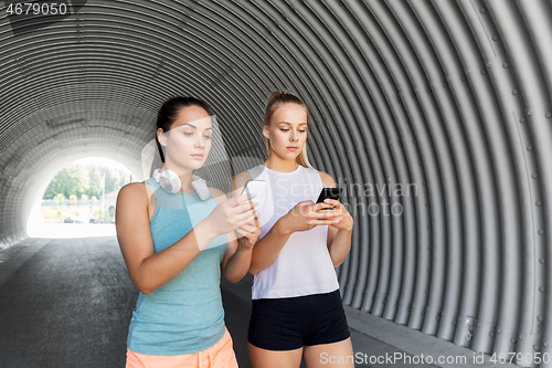 Image of women or female friends with smartphones