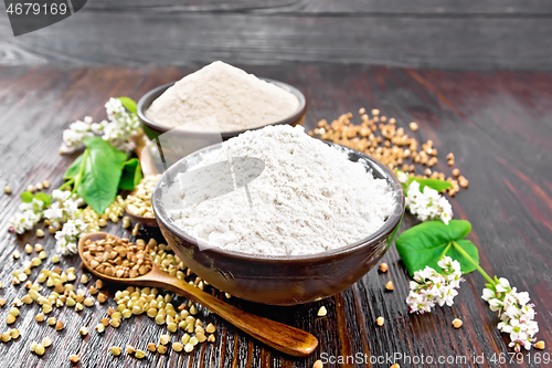 Image of Flour buckwheat green and brown in bowls with flowers on board