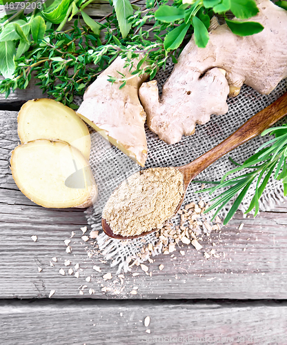 Image of Ginger ground in spoon with root on board top