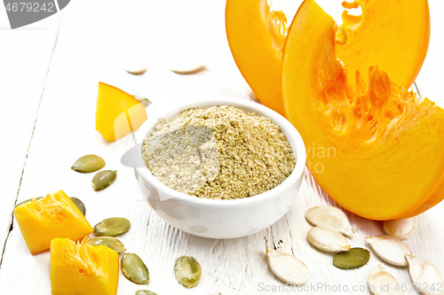 Image of Flour pumpkin in white bowl on wooden board