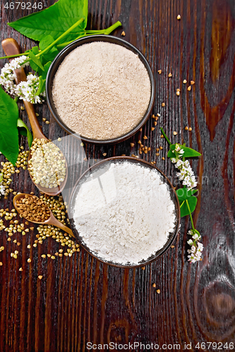 Image of Flour buckwheat green and brown in bowls with flowers on board t