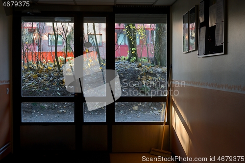 Image of entrance of an apartment building