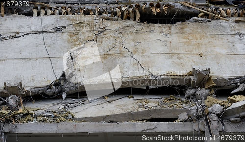 Image of concrete slabs on the ruins of a house