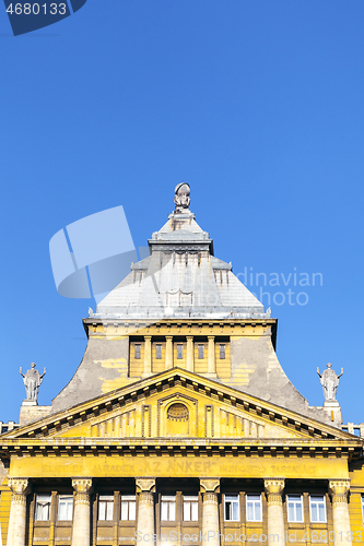 Image of Az Anker building at Deak Ference Square in Budapest