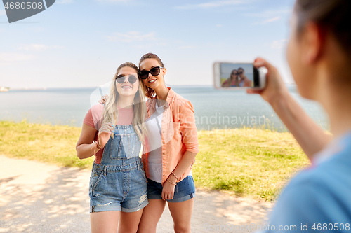 Image of teenage girls or best friends being photographed