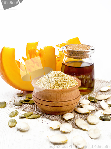 Image of Flour pumpkin in bowl on light wooden board