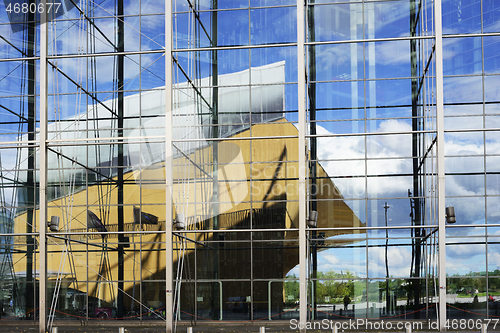 Image of the building of Central Library Oodi in Helsinki is reflected in