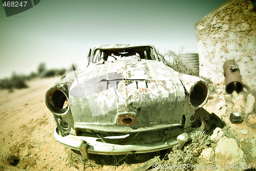 Image of old rusty car