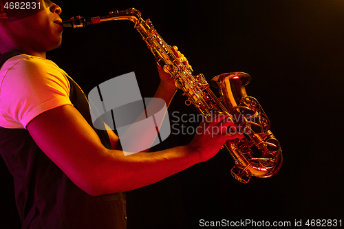 Image of African American jazz musician playing the saxophone.