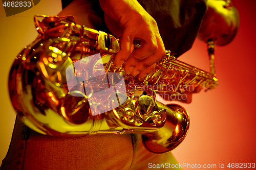 Image of African American jazz musician playing the saxophone.