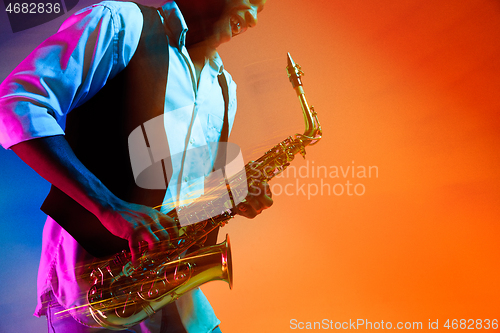 Image of African American jazz musician playing the saxophone.