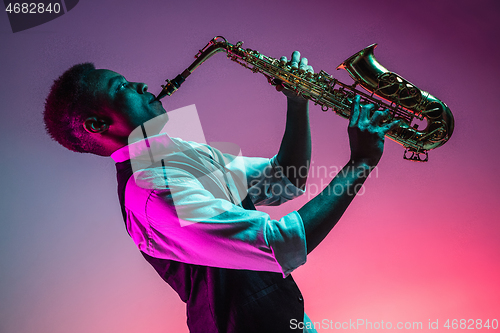 Image of African American jazz musician playing the saxophone.
