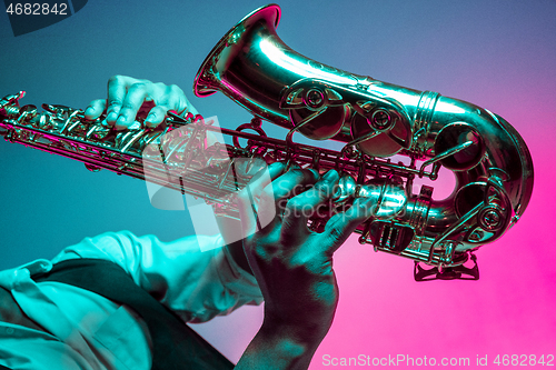 Image of African American jazz musician playing the saxophone.