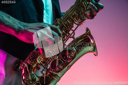 Image of African American jazz musician playing the saxophone.