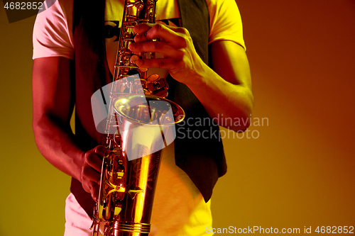 Image of African American jazz musician playing the saxophone.