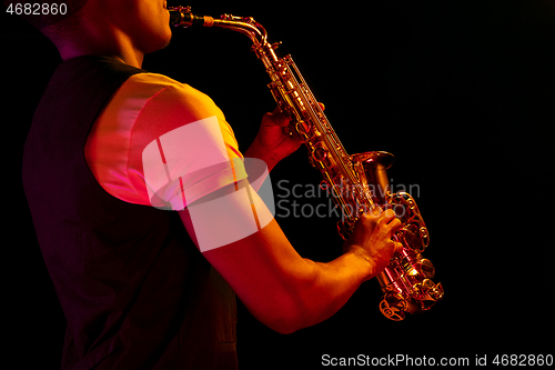 Image of African American jazz musician playing the saxophone.