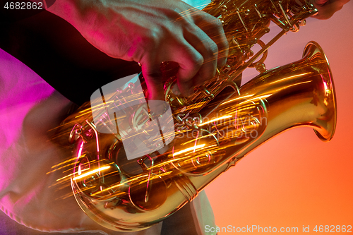 Image of African American jazz musician playing the saxophone.